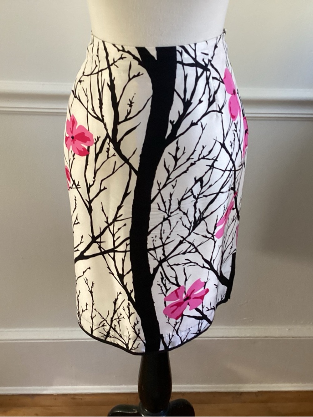 Elements Floral Branch Print Pencil Skirt in White and Pink. Size 8